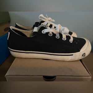 Gently used Keen Coronado III sz 8.5